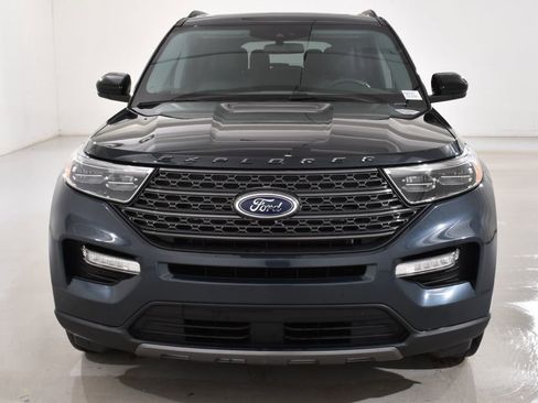 Used 2023 Ford Explorer XLT w/ Equipment Group 202A image 3