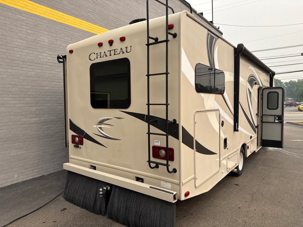 Used 2016 Ford E-450 and Econoline 450 Super Duty w/ Motorhome Prep Package RWD image 7