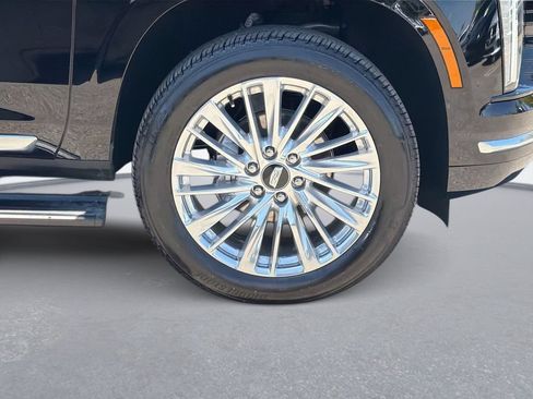 Certified 2026 Cadillac Escalade ESV Luxury AWD/4WD image 37