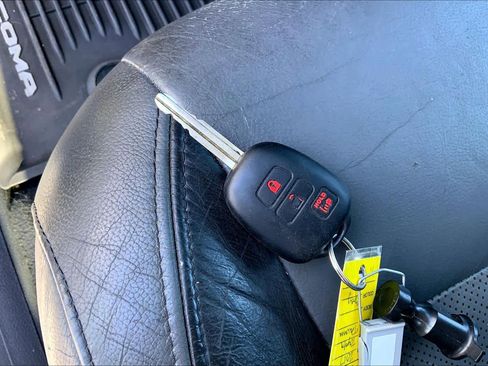 Used 2017 Toyota Tacoma SR5 w/ Tow Package image 15