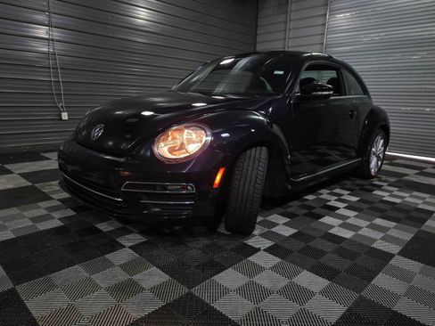 Used 2019 Volkswagen Beetle 2.0T SE FWD image 36