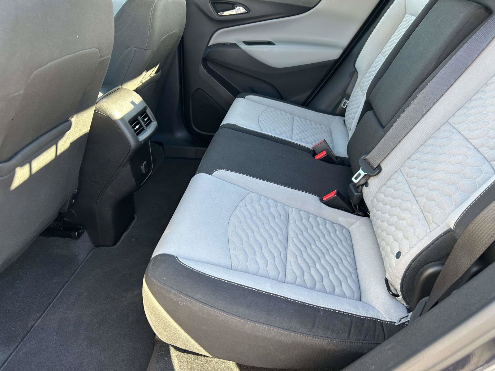 Used 2018 Chevrolet Equinox LS FWD image 12