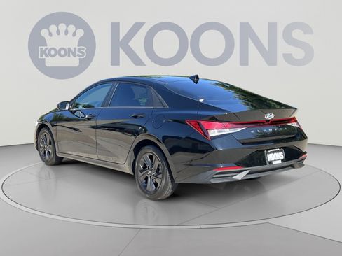 Used 2023 Hyundai Elantra SEL FWD image 4