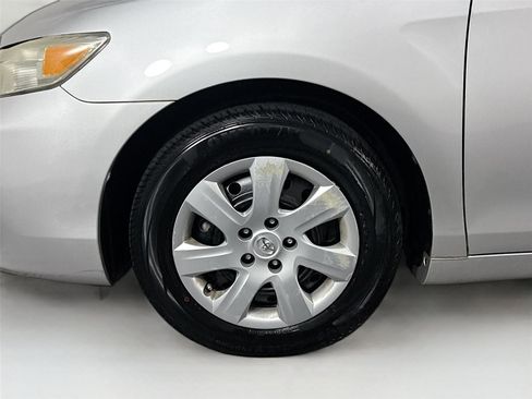 Used 2011 Toyota Camry image 37