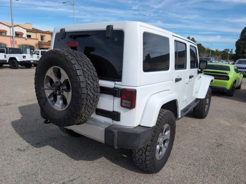 Used 2018 Jeep Wrangler Unlimited Sahara image 3