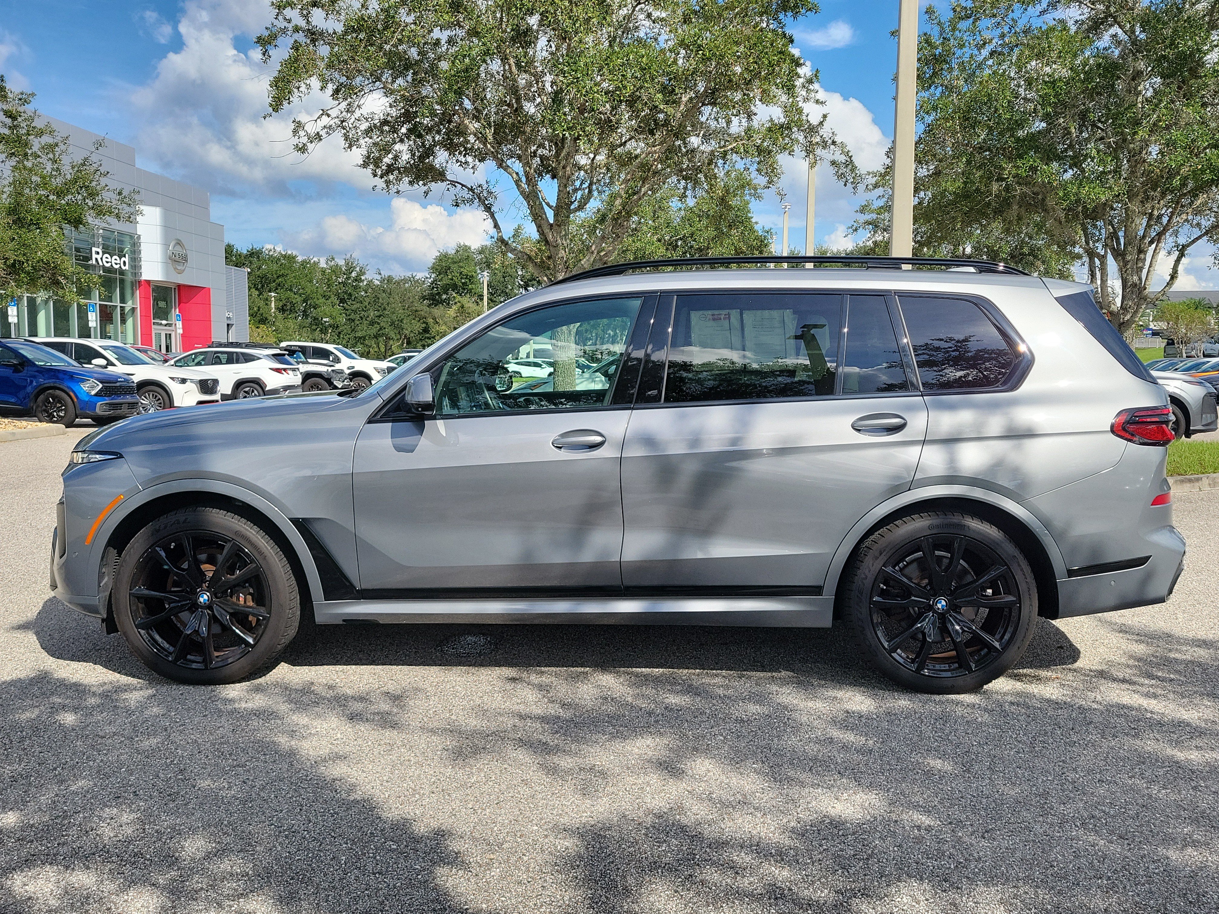 Used 2024 BMW X7 xDrive40i w/ M Sport Package AWD/4WD image 8