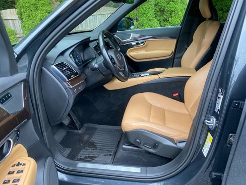 Used 2017 Volvo XC90 T6 Momentum w/ Vision Package AWD/4WD image 10