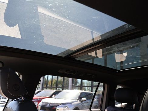 Used 2023 Volkswagen Tiguan SE R-Line image 20