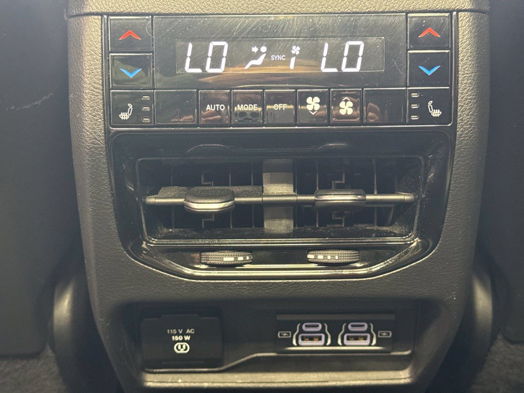 Used 2023 Jeep Grand Cherokee Summit w/ Advanced Protech Group IV AWD/4WD image 23