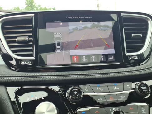 New 2026 Chrysler Pacifica Limited w/ S Appearance Package AWD/4WD image 13