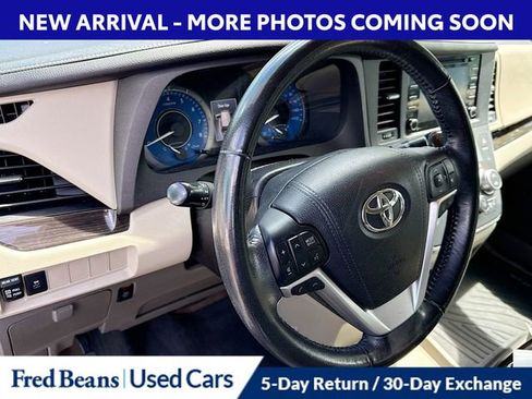 Used 2018 Toyota Sienna XLE FWD image 4