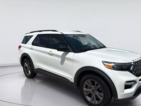 Used 2023 Ford Explorer XLT w/ Equipment Group 202A RWD image 5