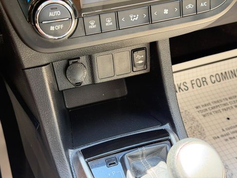 Used 2015 Toyota Corolla LE FWD image 22