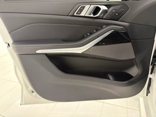 Used 2025 BMW X5 xDrive40i w/ M Sport Package AWD/4WD image 10