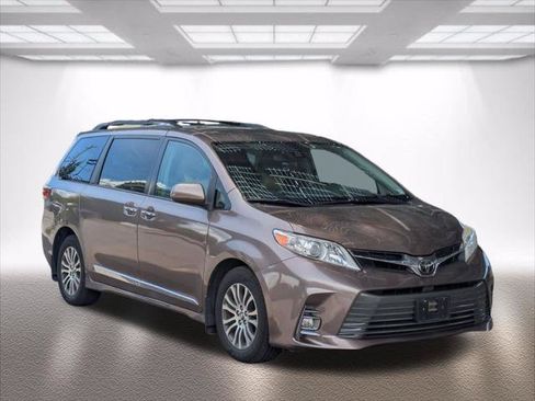 Certified 2018 Toyota Sienna XLE w/ XLE Navigation Package FWD image 1