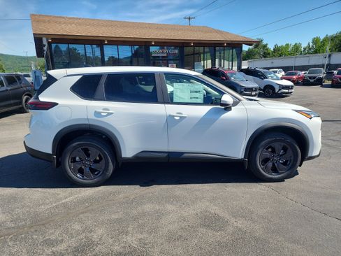 New 2026 Nissan Rogue SV w/ Cold Weather Package AWD/4WD image 9