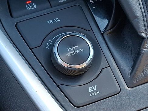 Used 2019 Toyota RAV4 LE image 23