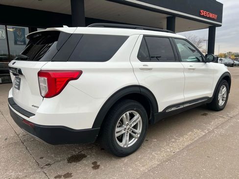 Used 2022 Ford Explorer XLT w/ Equipment Group 202A image 9