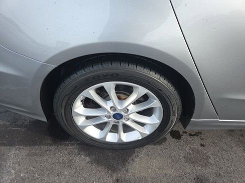 Used 2020 Ford Fusion SE image 5