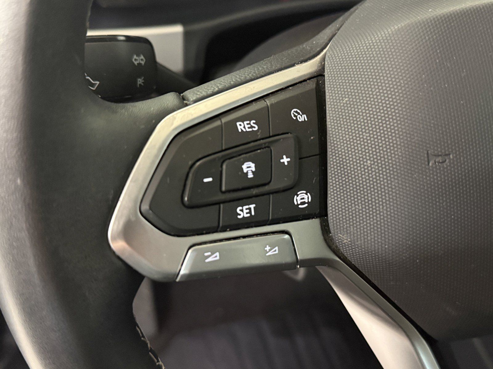 Used 2023 Volkswagen Atlas SE w/ Panoramic Sunroof Package AWD/4WD image 16