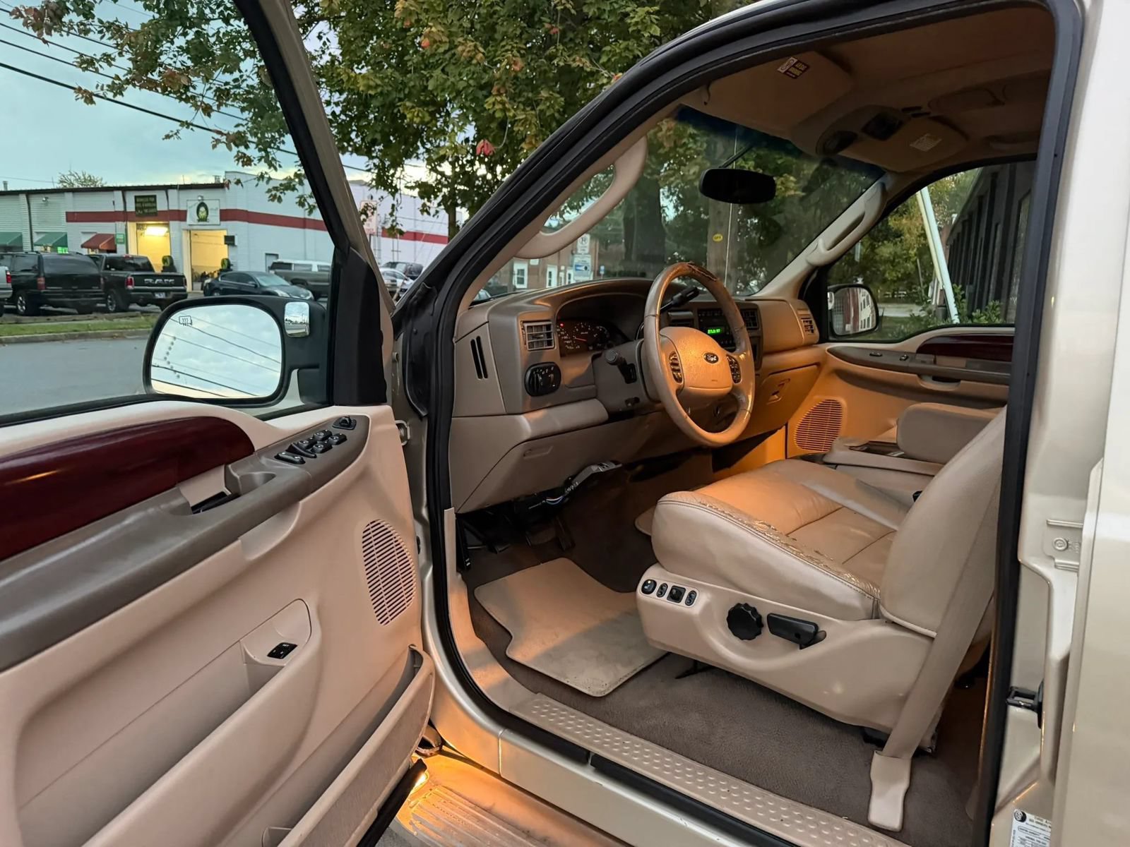 Used 2004 Ford Excursion Limited AWD/4WD image 12