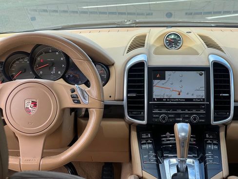 Used 2012 Porsche Cayenne AWD/4WD image 11