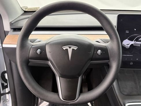 Used 2024 Tesla Model Y Long Range AWD/4WD image 37