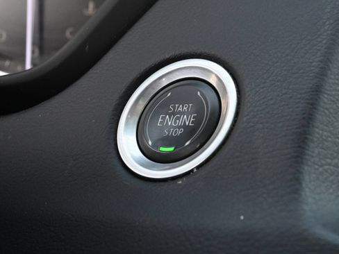 Used 2023 Cadillac XT4 Luxury w/ Cold Weather Package FWD image 14