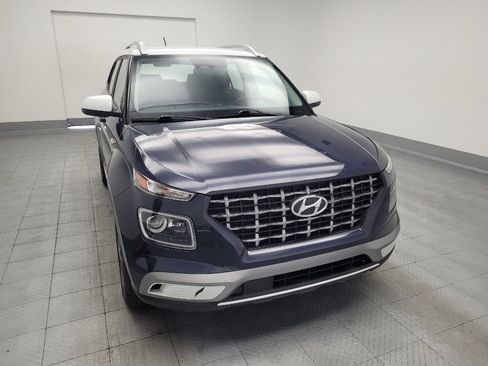 Used 2023 Hyundai Venue Limited FWD image 14