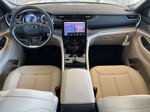 New 2025 Jeep Grand Cherokee Limited image 17