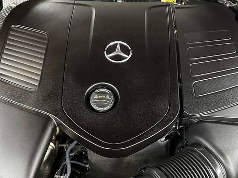 Used 2023 Mercedes-Benz GLC 300 4MATIC w/ Exclusive Trim Package image 7