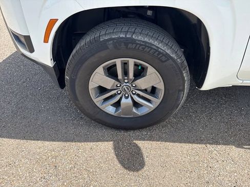 Used 2025 Nissan Frontier SV RWD image 22