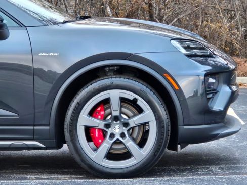 New 2025 Porsche Macan 4S Electric image 10