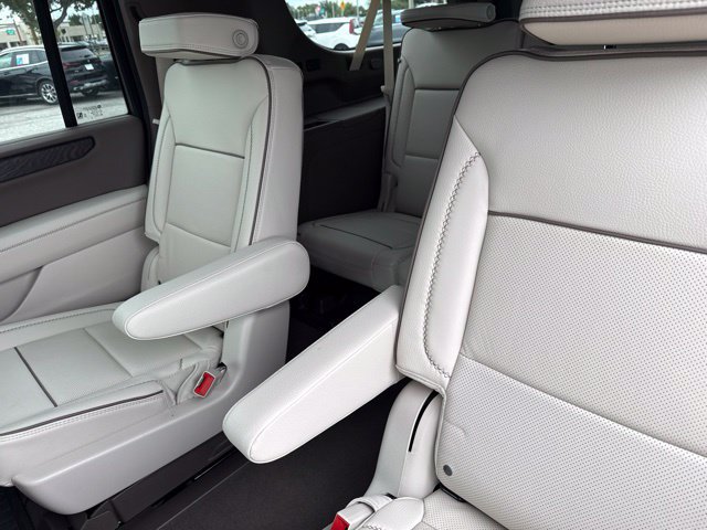 Used 2025 GMC Yukon XL Denali w/ Sun & Power Step Package AWD/4WD image 35