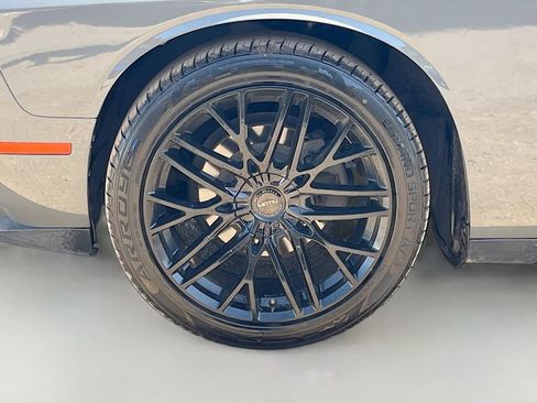 Used 2017 Dodge Challenger SXT RWD image 27