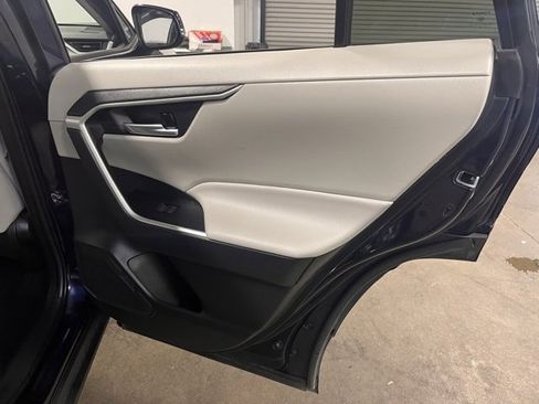 Used 2021 Toyota RAV4 XLE Premium image 15