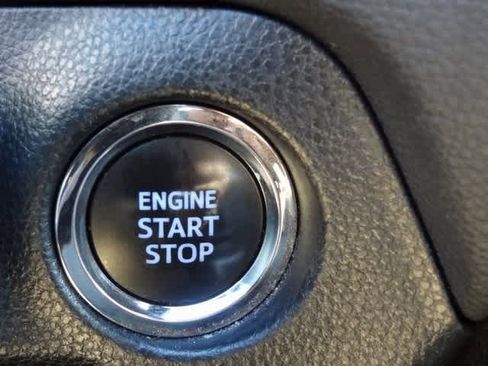 Used 2022 Toyota RAV4 XLE image 10