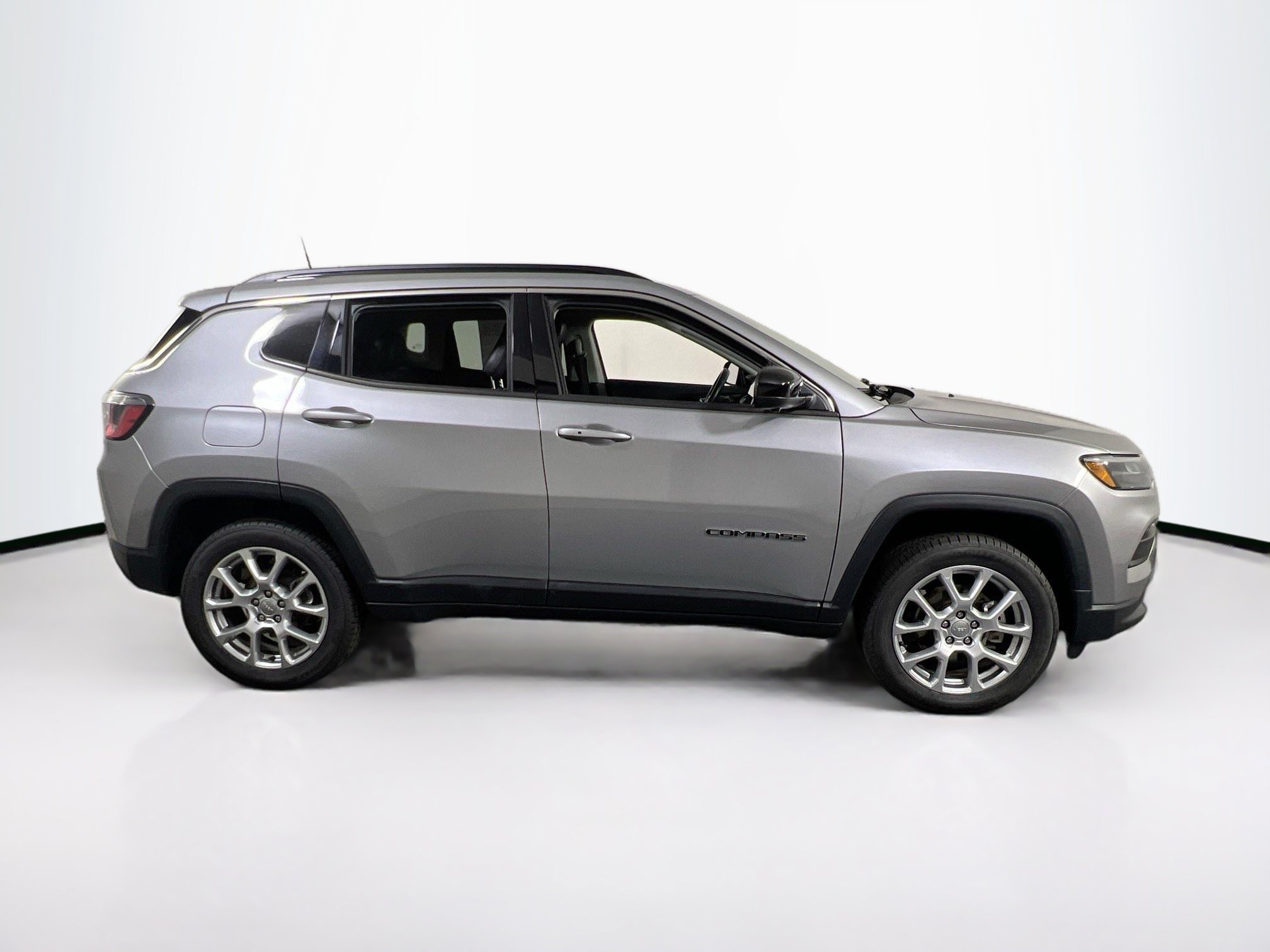 Used 2022 Jeep Compass Latitude AWD/4WD image 4