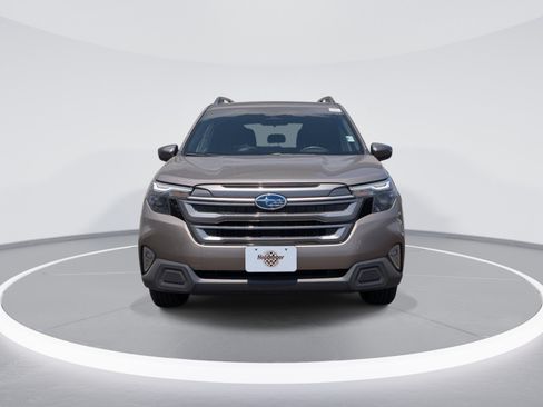 Used 2025 Subaru Forester Premium AWD/4WD image 2