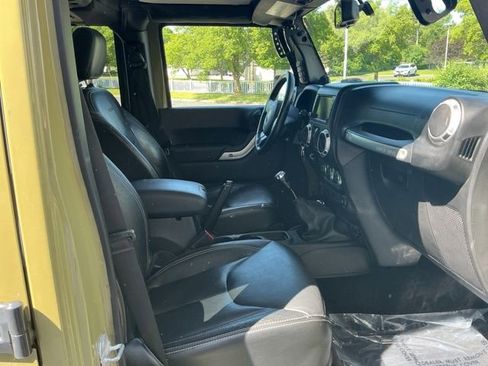 Used 2013 Jeep Wrangler Unlimited Rubicon w/ Max Tow Pkg AWD/4WD image 31