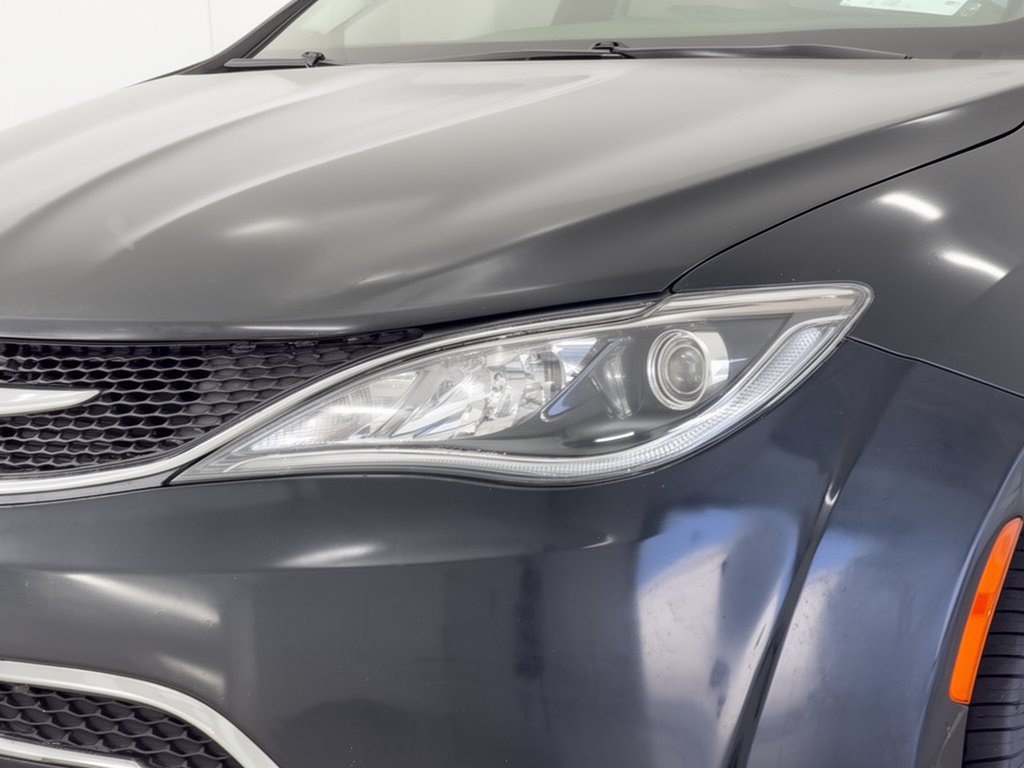 Used 2019 Chrysler Pacifica Touring-L FWD image 12