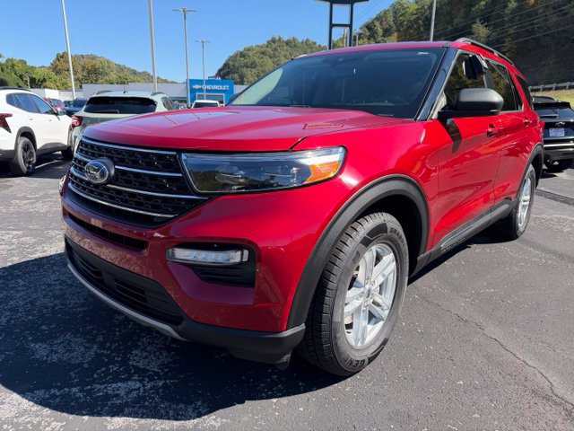 Used 2020 Ford Explorer XLT w/ Equipment Group 202A AWD/4WD image 3