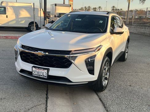 Used 2025 Chevrolet Trax LT w/ LT Convenience Package image 1