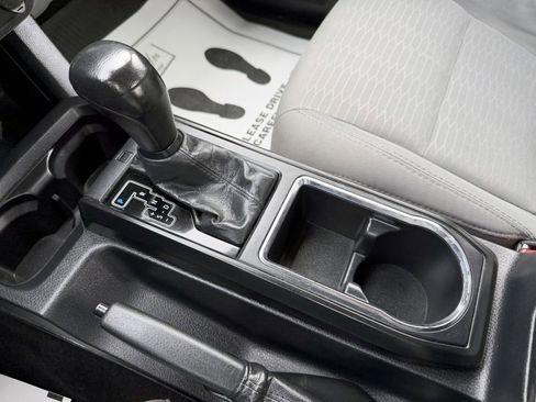 Used 2018 Toyota Tacoma SR image 17