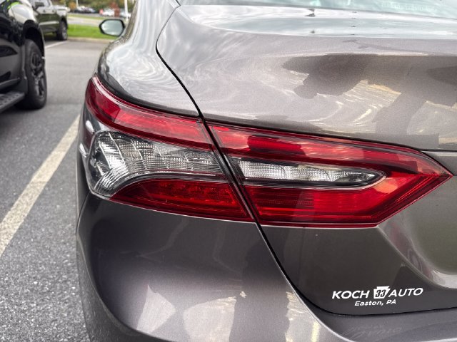 Used 2022 Toyota Camry XLE w/ Navigation Upgrade Package FWD image 17