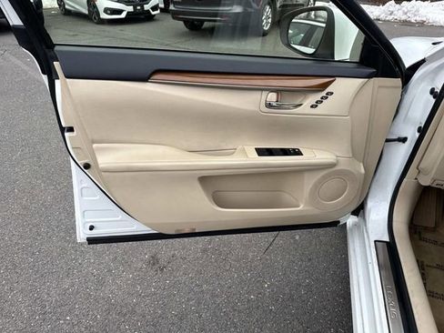 Used 2013 Lexus ES 300h w/ Luxury Pkg image 13