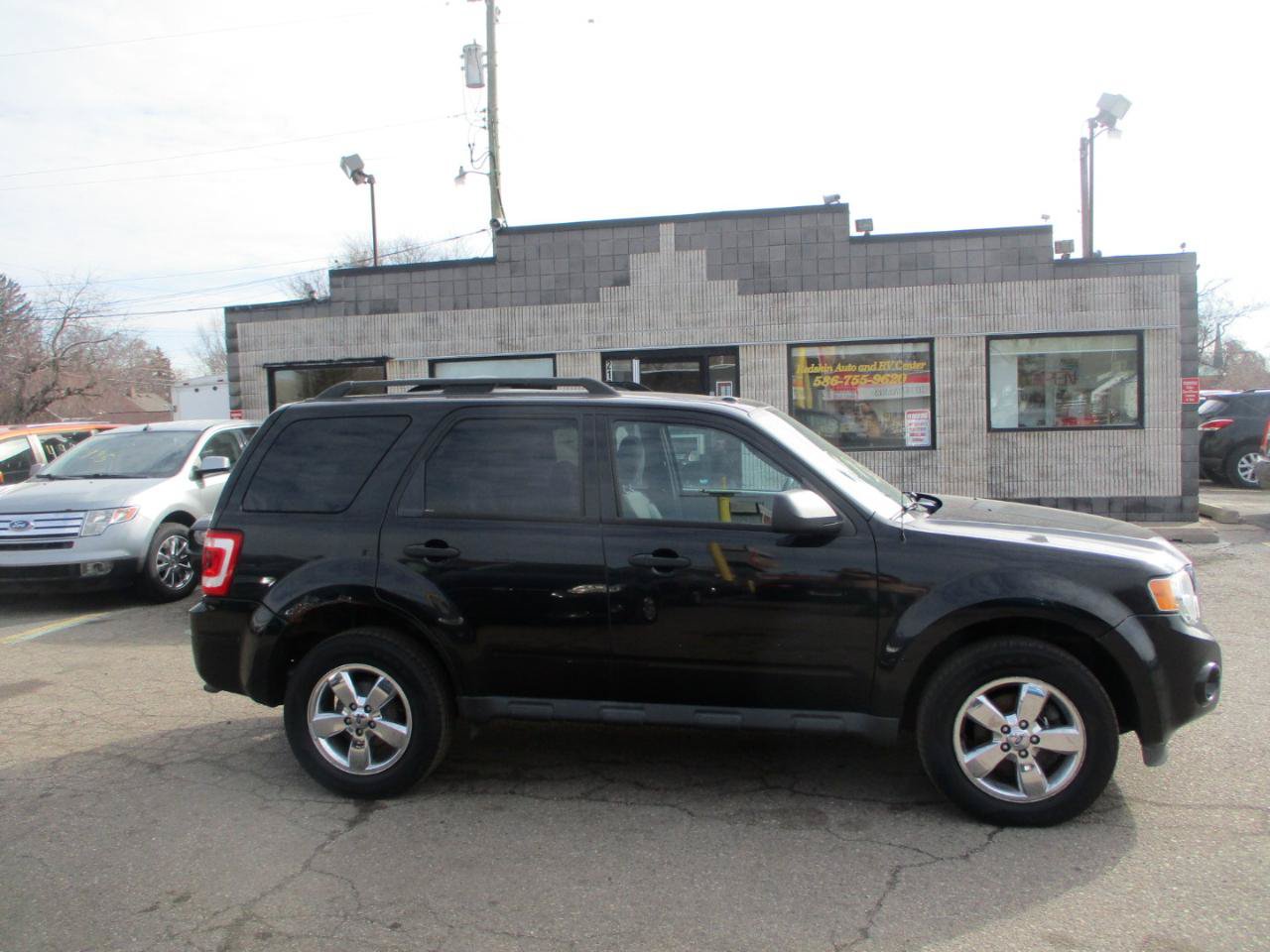 Used 2011 Ford Escape XLT w/ 202A Rapid Spec Order Code FWD image 2