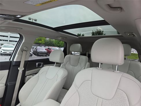 Certified 2023 Kia Sorento SX Prestige w/ Panoramic Sunroof Package AWD/4WD image 23