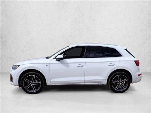 Used 2022 Audi Q5 e Prestige AWD/4WD image 2