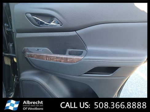 Used 2020 GMC Acadia Denali w/ Denali Ultimate Package image 22